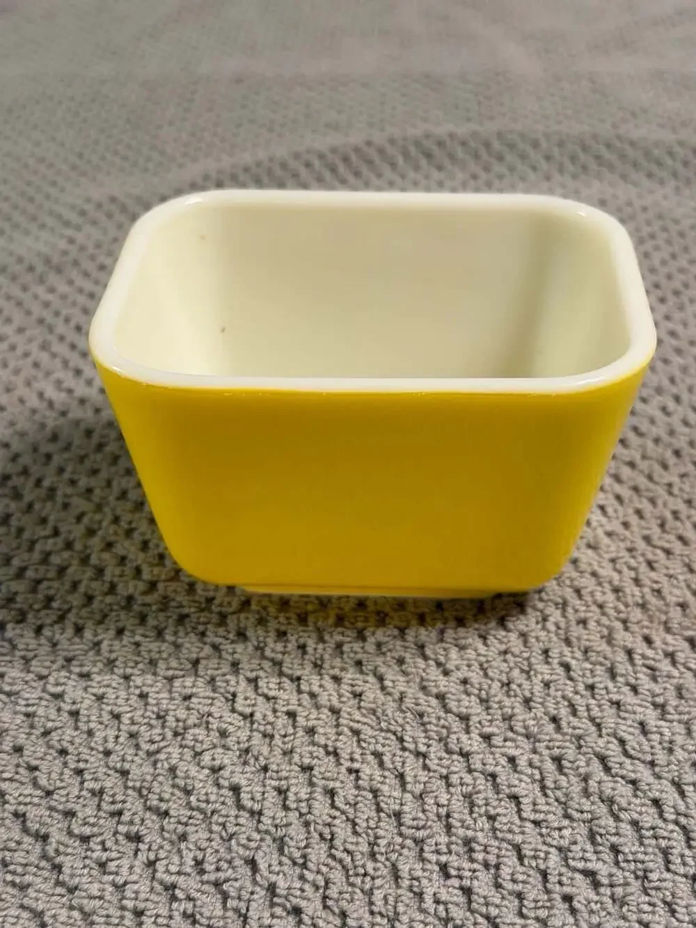 Vintage Pyrex 501 1.5 Cup Refrigerator Dish Set - Yellow, Red, Blue
